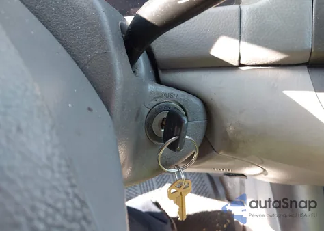 2005 Toyota Camry Le z USA, uszkodzony, nr VIN 4T1BE32K25U404312